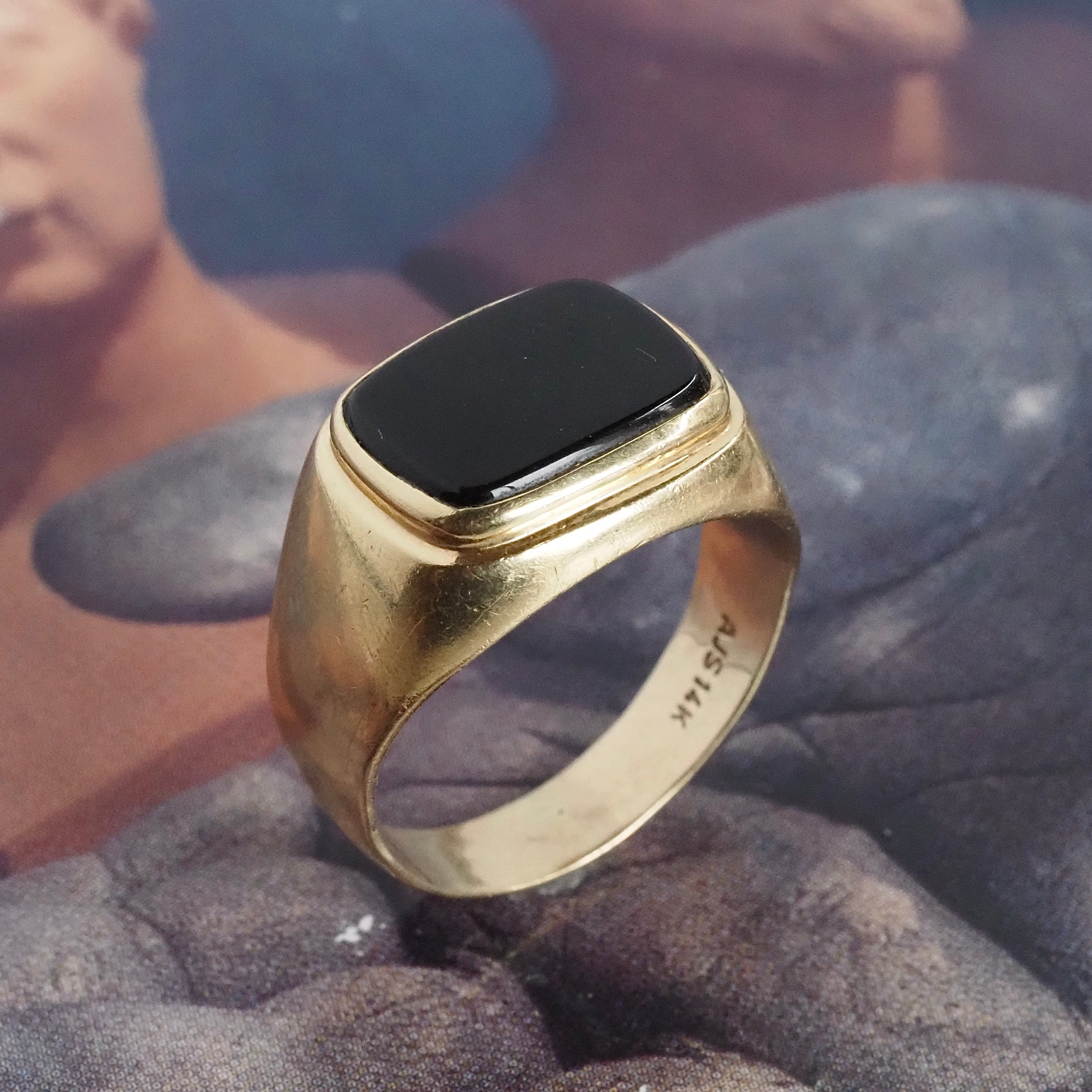 Vintage 14k Gold Onyx Signet Ring