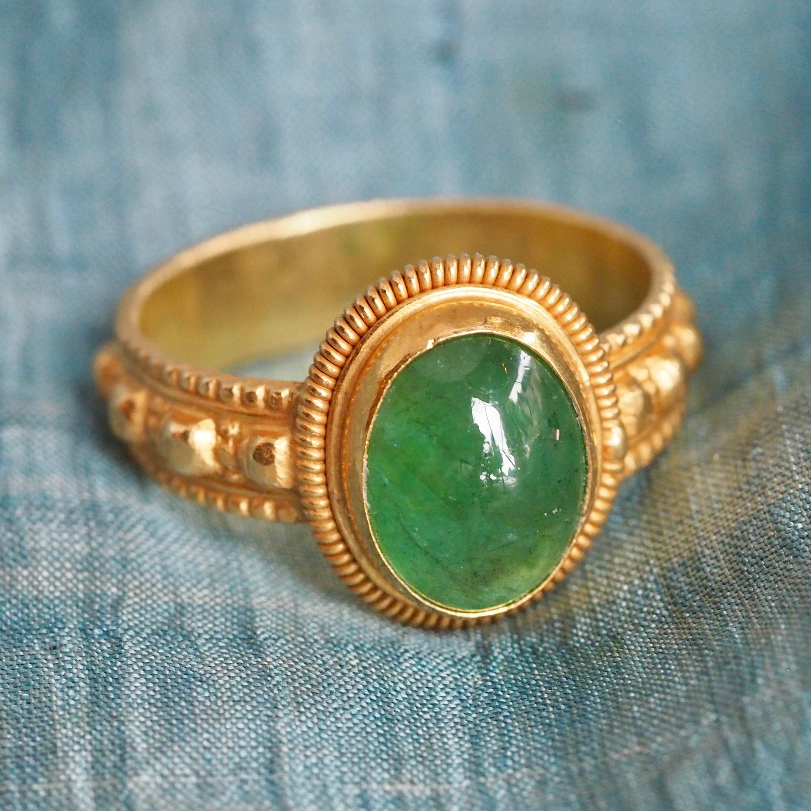 Vintage Indian 22k Gold Cabochon Emerald Ring