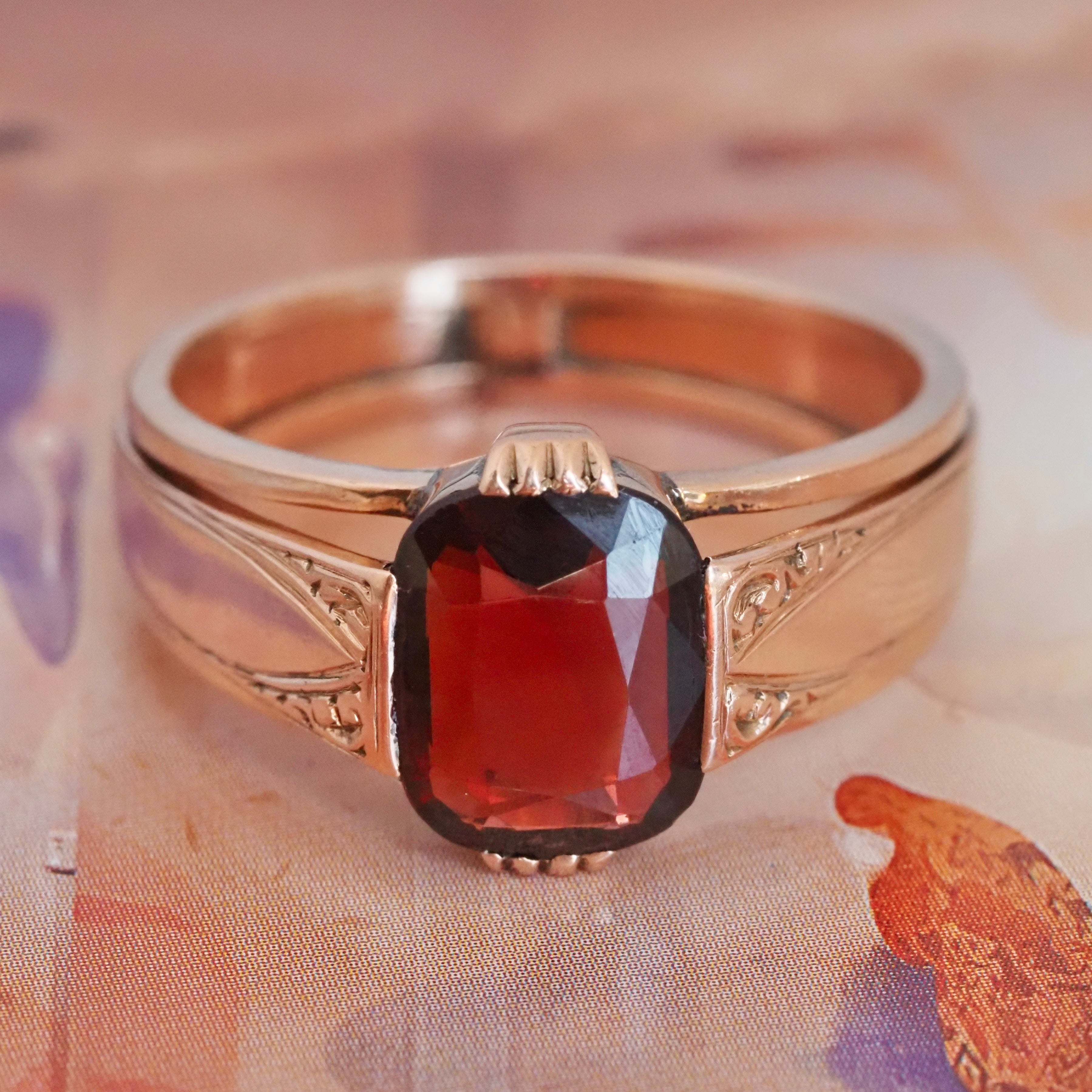 Antique 9k Gold Garnet Ring