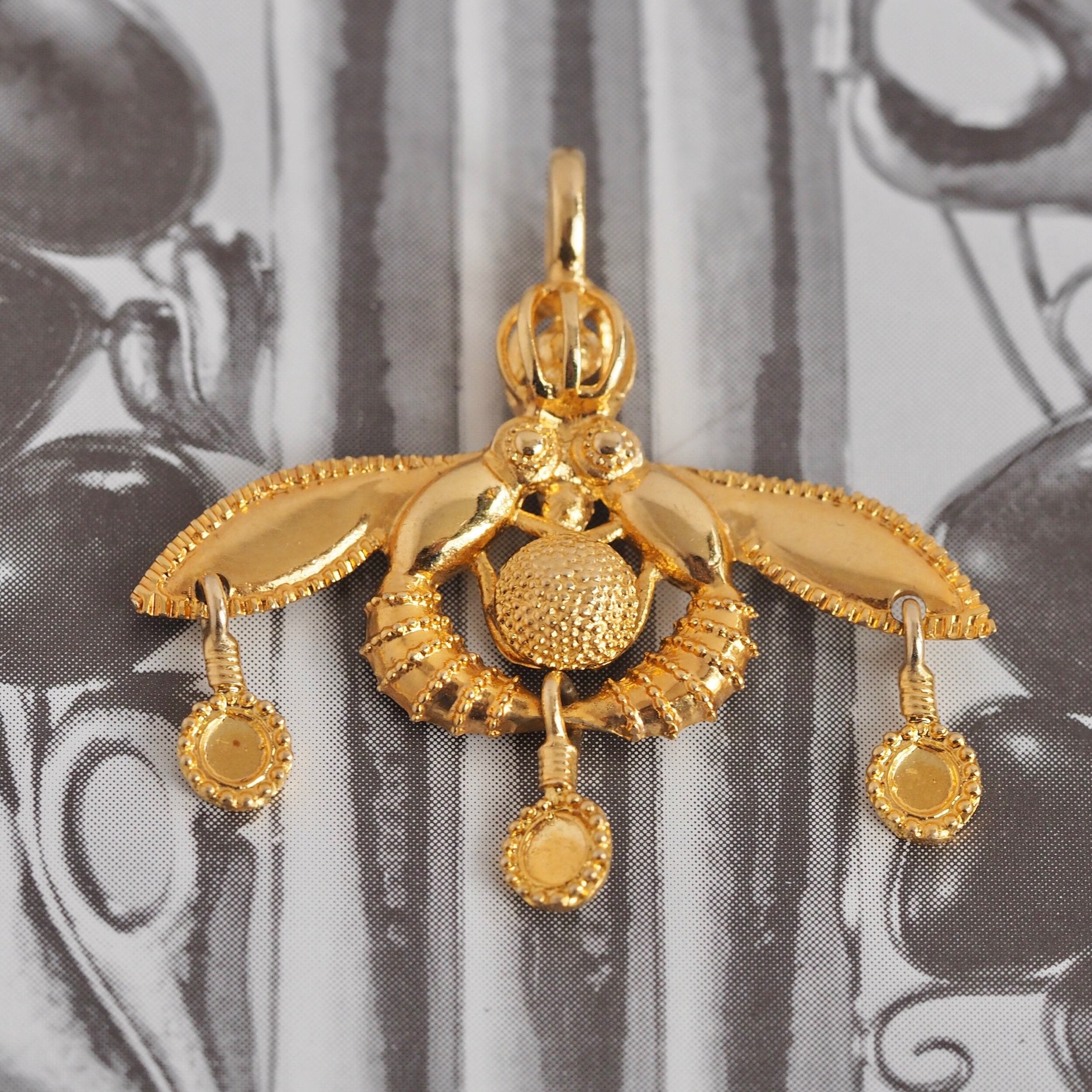 Vintage 14k Gold Malia Bee Pendant