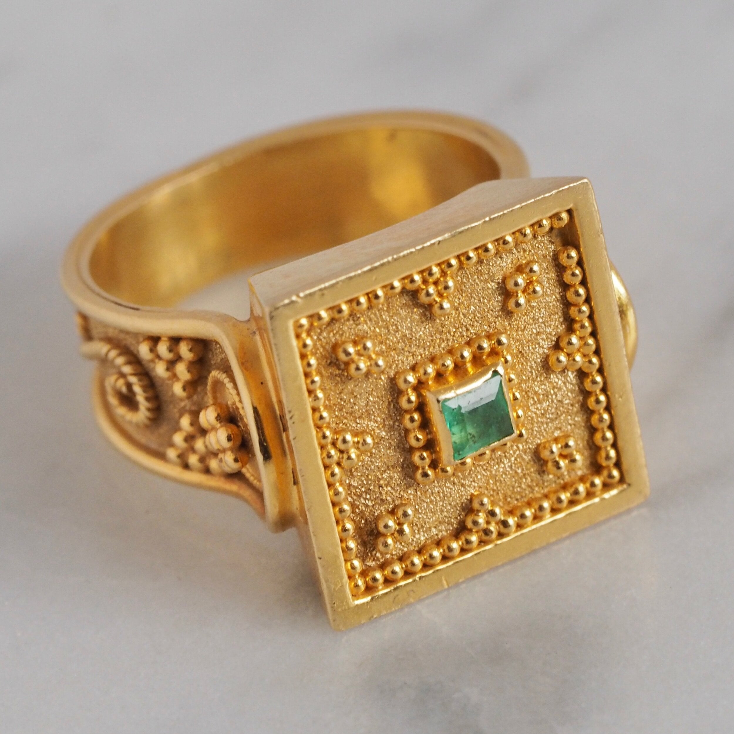 Vintage 18k Gold Greek Emerald Ring