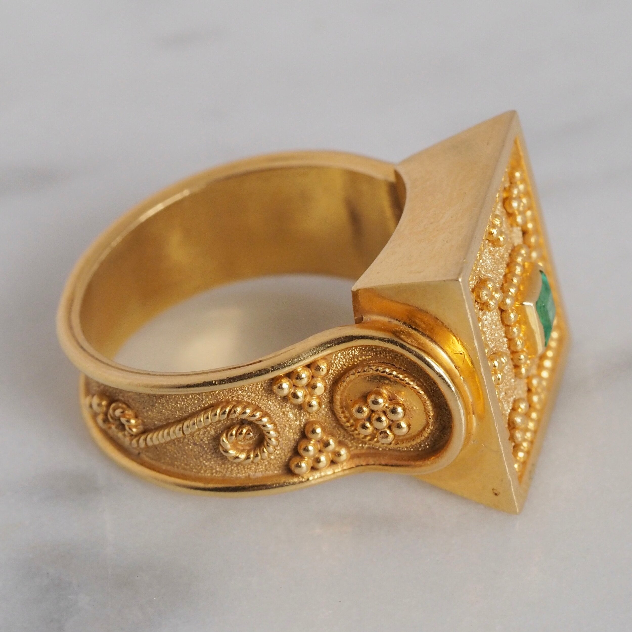 Vintage 18k Gold Greek Emerald Ring