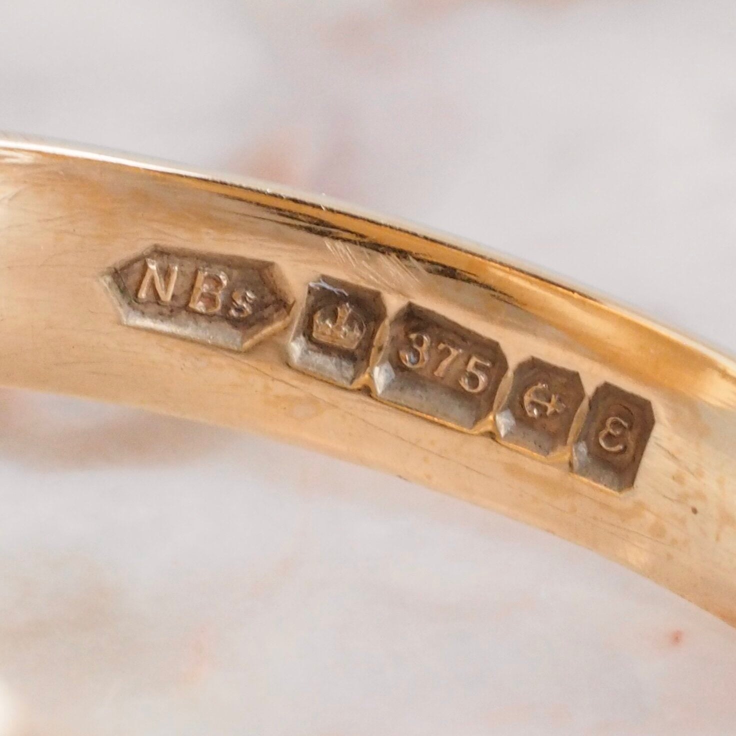 Vintage English 9k Gold Shield Signet Ring