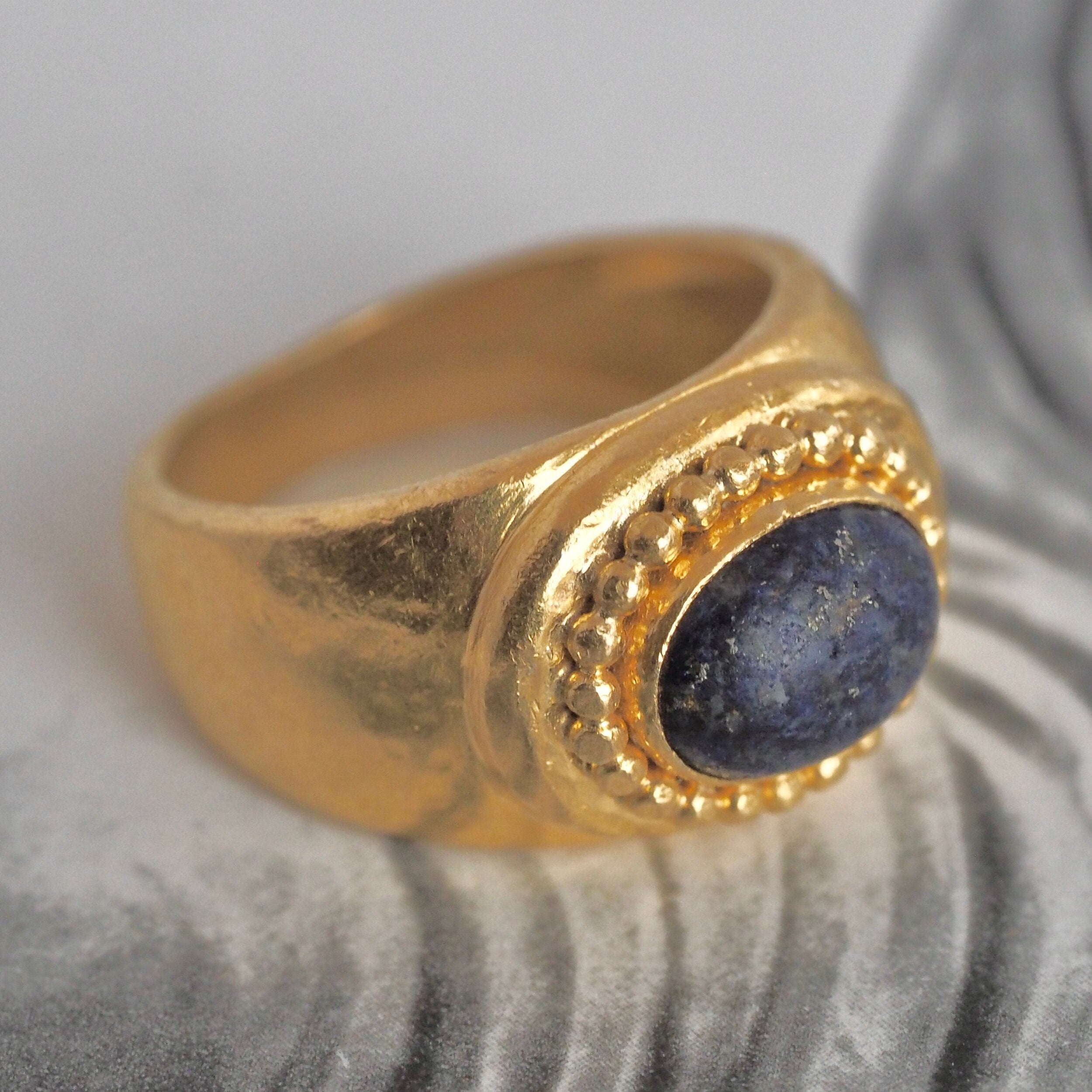 Vintage Greek 22k Gold Lapis Ancient Style Ring