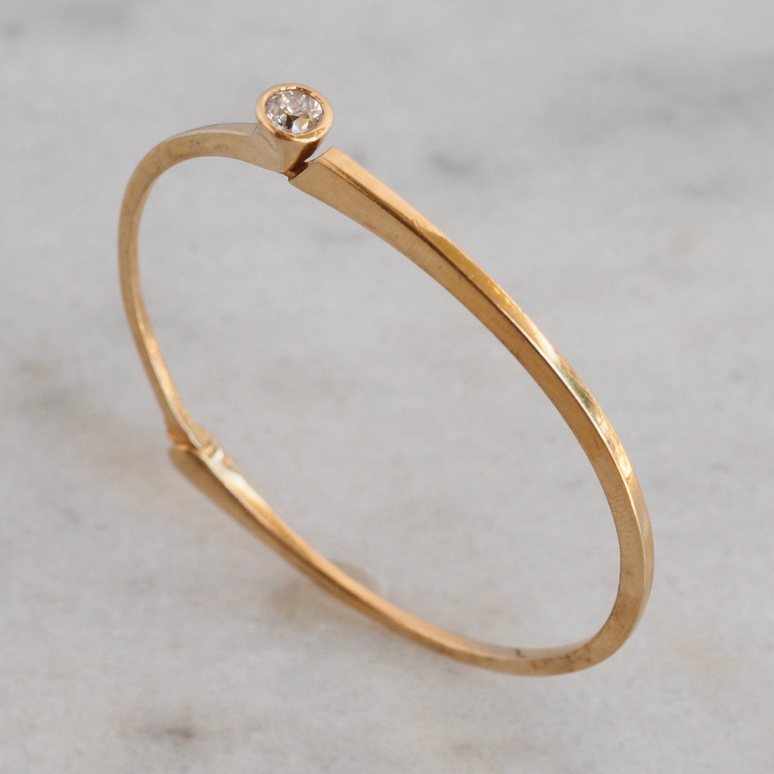 Vintage Modernist 14k Gold Diamond Oval Hinged Bangle